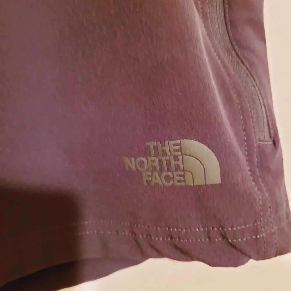 The North Face Mens black lined flat front hiking utility shorts